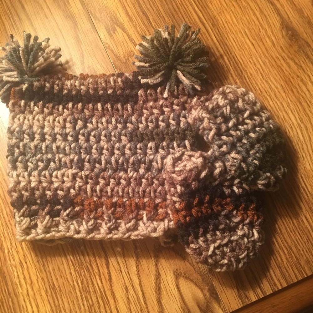 BABY MITTENS AND HAT